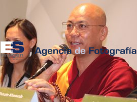 Ceremonia del té, con el monje Geshe Tenzin Khenab - ES imagen agencia de fotografía