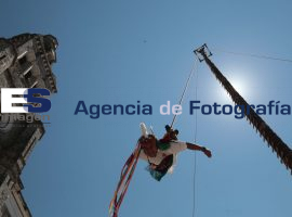 Voladores de Cuetzalan danzan en las alturas por una buena cosecha 2015 - ES imagen agencia de fotografía