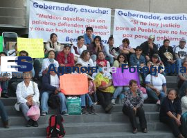 Protestan despedidos de gobierno 05/10/2015 - ES imagen agencia de fotografía