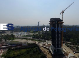Colocan torres en el teleférico de Puebla 05/10/2015 - ES imagen agencia de fotografía