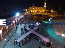 Moño rosa gigante enlucha contra el cancer de mama, San pedro Cholula 2015 - ES imagen agencia de fotografía