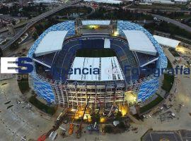 Sin parar trabajan en remodelación del estadio de Puebla 2015 - ES imagen agencia de fotografía