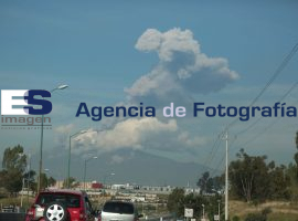 Impresionante fumarola del Popocatépetl - ES imagen agencia de fotografía