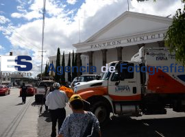 Operativo en el panteón municipal, discreto - ES imagen agencia de fotografía