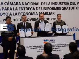 RMV, entrega de uniformes escolares - ES imagen agencia de fotografía