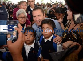 Entrega de kits escolares en la CENHCH - ES imagen agencia de fotografía