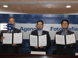 Firma de  Licitación de Tren Turistico Puebla- San Pedro Cholula - ES imagen agencia de fotografía