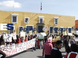 La FNENRR se manifiesta a las afueras de casa aguayo - ES imagen agencia de fotografía