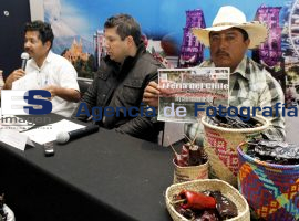 Primera Feria del Chile en Tlacotepec - ES imagen agencia de fotografía