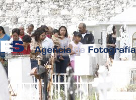 Poblanos visitan Panteón Municipal prefio a celebración Todos Santos - ES imagen agencia de fotografía