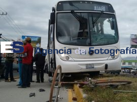 Atropella RUTA a ciclista en la federal a Atlixco 2015 - ES imagen agencia de fotografía