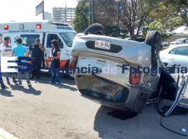 Volcadura en la colonia Goberbadores - ES imagen agencia de fotografía