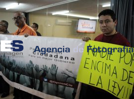 Protesta en el Ople - ES imagen agencia de fotografía