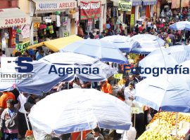 Poblanos inundan calles por compras de fin de año - ES imagen agencia de fotografía