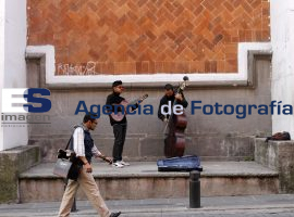 Músicos en centro Histórico de Puebla - ES imagen agencia de fotografía