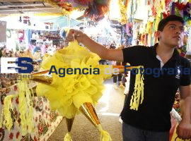 Venta de Piñatas - ES imagen agencia de fotografía